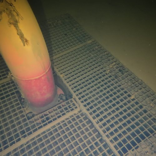 Sprinklertank-Inspektion: Betontank, 15 Jahre – Sprinklertank Rohrschelle Ablagerungen Bodensicht